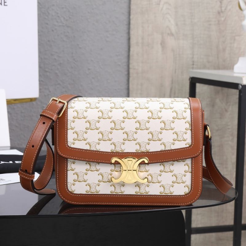 Ce1i*e triomphe bags